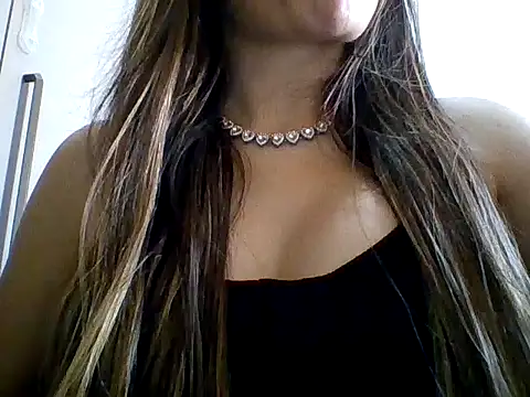 Snapshot of Yasleal chatting on 04-23-26, 08:11 Yasleal online show from 04-23-26, 08:11