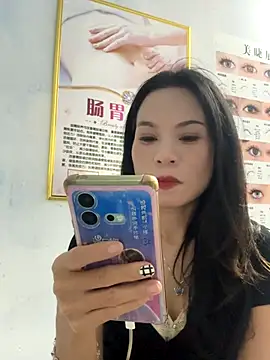 Snapshot of Baby-mmm chatting on 10-20-25, 12:49 Baby-mmm online show from 10-20-25, 12:49