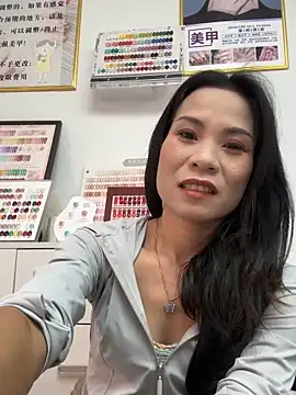 Snapshot of Baby-mmm chatting on 10-25-25, 05:26 Baby-mmm online show from 10-25-25, 05:26