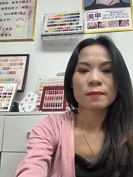 Snapshot of Baby-mmm chatting on 10-26-25, 01:39 Baby-mmm online show from 10-26-25, 01:39