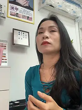 Snapshot of Baby-mmm chatting on 11-14-25, 04:33 Baby-mmm online show from 11-14-25, 04:33