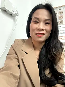 Snapshot of Baby-mmm chatting on 11-18-25, 07:02 Baby-mmm online show from 11-18-25, 07:02