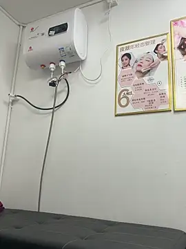 Snapshot of Baby-mmm chatting on 11-22-25, 04:33 Baby-mmm online show from 11-22-25, 04:33