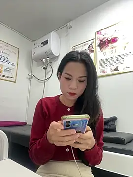 Snapshot of Baby-mmm chatting on 11-28-25, 11:46 Baby-mmm online show from 11-28-25, 11:46