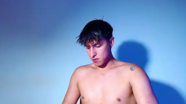 Snapshot of rowanbigboy23 chatting on 04-01-26, 12:22 rowanbigboy23 online show from 04-01-26, 12:22