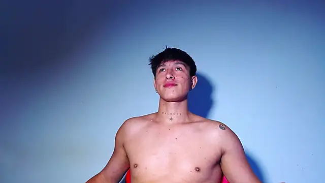 Snapshot of rowanbigboy23 chatting on 04-11-26, 02:16 rowanbigboy23 online show from 04-11-26, 02:16