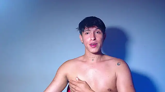 Snapshot of rowanbigboy23 chatting on 04-16-26, 07:31 rowanbigboy23 online show from 04-16-26, 07:31