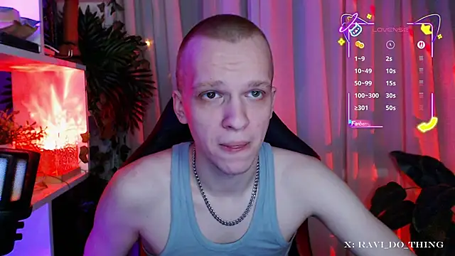 Snapshot of frozen_boy chatting on 11-21-25, 07:12 frozen boy online show from 11-21-25, 07:12