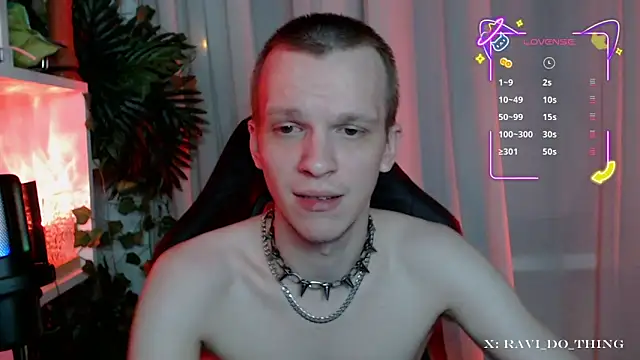 Snapshot of frozen_boy chatting on 12-14-25, 05:51 frozen boy online show from 12-14-25, 05:51