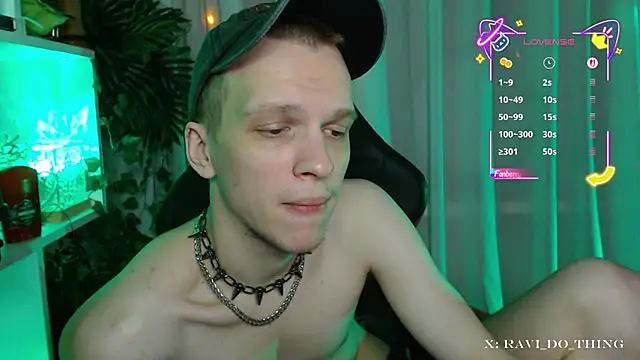 Snapshot of frozen_boy chatting on 12-15-25, 04:55 frozen boy online show from 12-15-25, 04:55