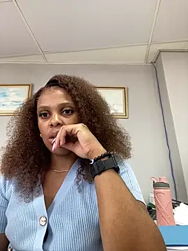 Snapshot of 031bubbles chatting on 02-10-26, 07:12 031bubbles online show from 02-10-26, 07:12