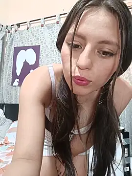 Snapshot of Lahila_ chatting on 05-18-26, 02:45 Lahila online show from 05-18-26, 02:45