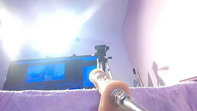 Missy Aprill online show from 12-17-25, 12:44