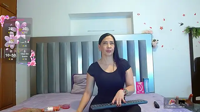 cortney tayler online show from 11-26-25, 01:56