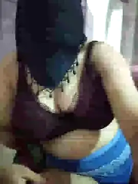 Snapshot of hezabi_queen07 chatting on 09-26-25, 04:11 hezabi queen07 online show from 09-26-25, 04:11
