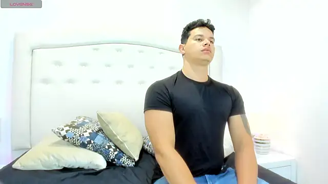 Snapshot of EclipseandFlame chatting on 09-18-25, 02:19 EclipseandFlame online show from 09-18-25, 02:19