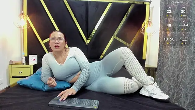 Snapshot of agatha_fit chatting on 06-16-26, 01:03 agatha fit online show from 06-16-26, 01:03