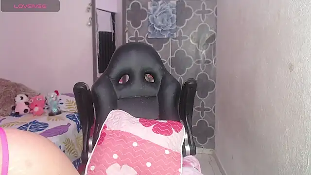 Snapshot of karamirror_ chatting on 06-13-26, 12:52 karamirror online show from 06-13-26, 12:52