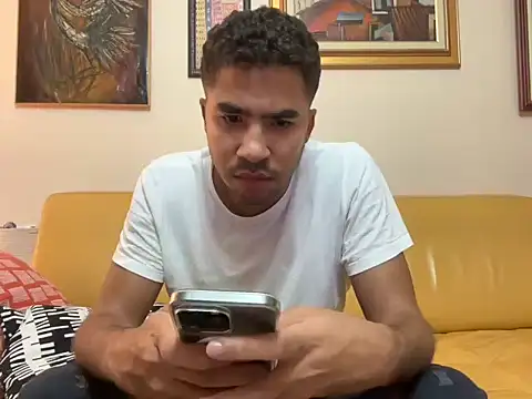 Snapshot of Markitos2323 chatting on 11-12-25, 03:45 Markitos2323 online show from 11-12-25, 03:45