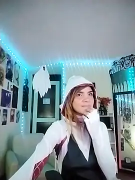 Snapshot of sakuraa_of chatting on 10-29-25, 02:19 sakuraa of online show from 10-29-25, 02:19