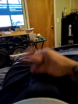 Snapshot of Wolfyking95 chatting on 10-13-25, 01:27 Wolfyking95 online show from 10-13-25, 01:27