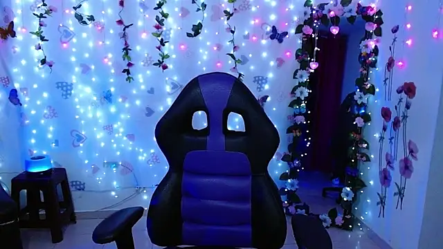 Snapshot of carol_20 chatting on 11-06-25, 02:45 carol 20 online show from 11-06-25, 02:45