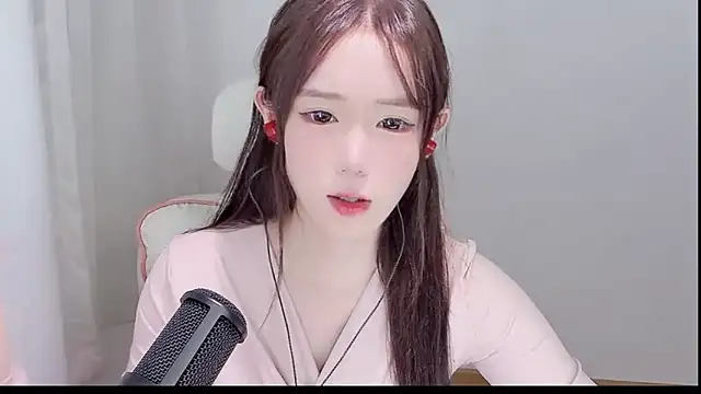 Xiao-runbao online show from 10-12-25, 10:03