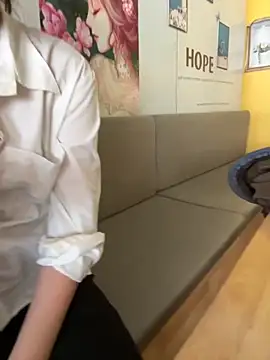 Snapshot of susu_baby chatting on 11-14-25, 05:17 susu baby online show from 11-14-25, 05:17