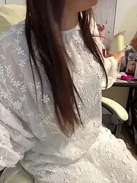 Snapshot of susu_baby chatting on 12-15-25, 05:23 susu baby online show from 12-15-25, 05:23