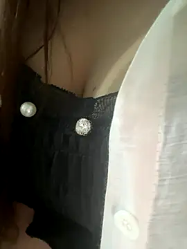 Snapshot of susu_baby chatting on 12-21-25, 01:35 susu baby online show from 12-21-25, 01:35