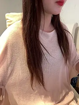 Snapshot of susu_baby chatting on 12-23-25, 06:44 susu baby online show from 12-23-25, 06:44