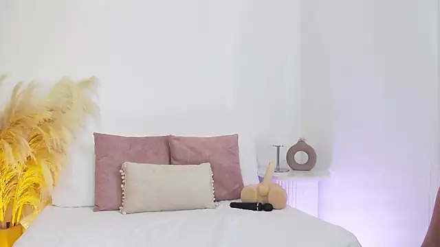 NicolleSteel online show from 03-26-26, 01:28