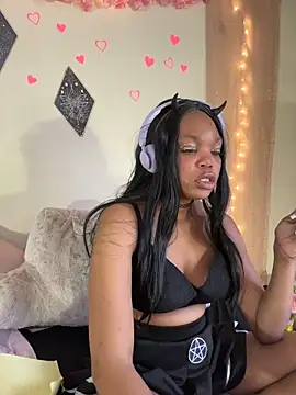 Snapshot of LunaNova999 chatting on 11-24-25, 07:35 LunaNova999 online show from 11-24-25, 07:35