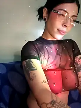 Snapshot of scarlet_venom chatting on 11-26-25, 02:40 scarlet venom online show from 11-26-25, 02:40