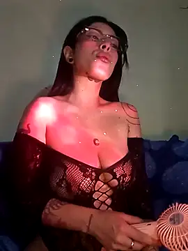 Snapshot of scarlet_venom chatting on 11-27-25, 02:52 scarlet venom online show from 11-27-25, 02:52