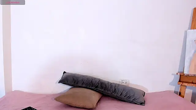 Snapshot of Lia_Rousse0 chatting on 10-08-25, 07:11 Lia Rousse0 online show from 10-08-25, 07:11