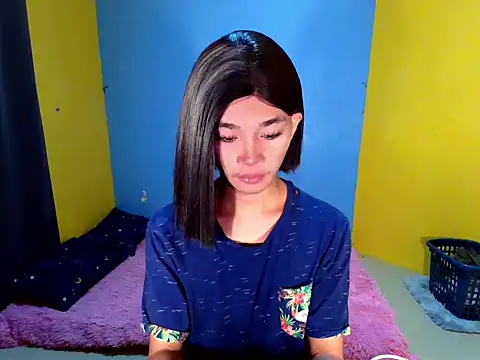 Petite HugeCock online show from 04-04-26, 10:57