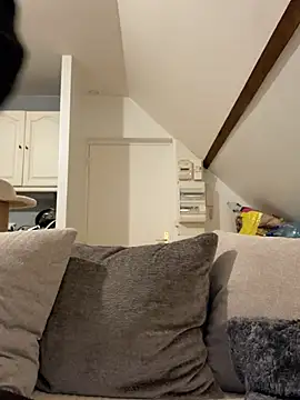 Snapshot of Saphyra_Secret chatting on 02-13-26, 05:31 Saphyra Secret online show from 02-13-26, 05:31