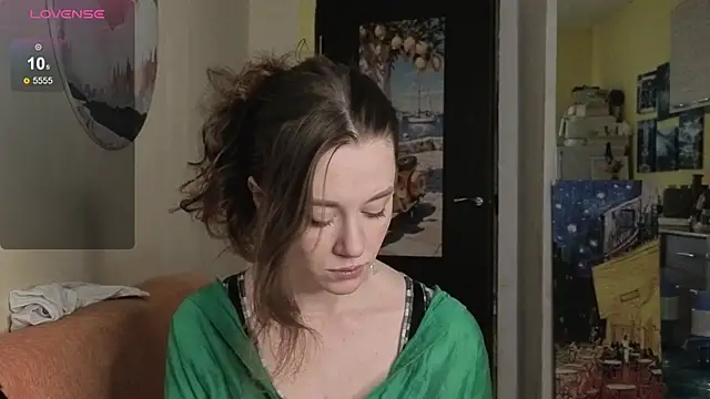 Snapshot of SkyHelen chatting on 04-10-26, 07:02 SkyHelen online show from 04-10-26, 07:02