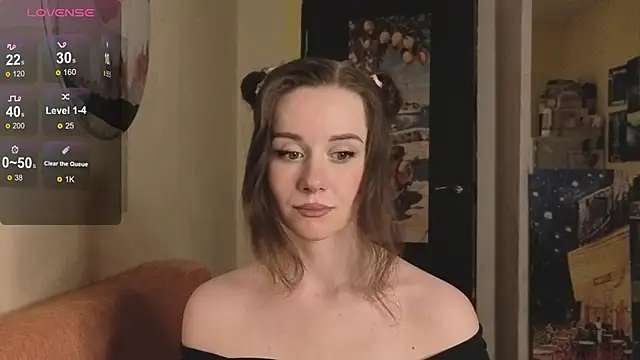 Snapshot of SkyHelen chatting on 04-13-26, 04:01 SkyHelen online show from 04-13-26, 04:01