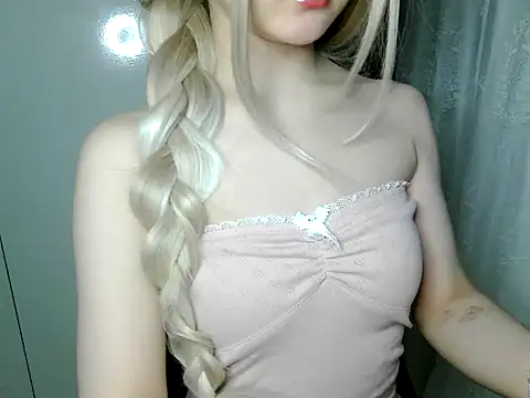 Snapshot of Annabelle-e chatting on 04-29-26, 07:09 Annabelle-e online show from 04-29-26, 07:09