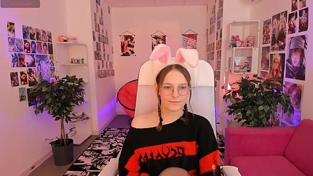 Snapshot of JenniferKiim chatting on 11-06-25, 08:15 JenniferKiim online show from 11-06-25, 08:15