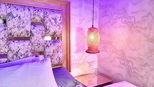 Snapshot of amy_greene chatting on 02-25-26, 12:48 amy greene online show from 02-25-26, 12:48