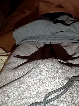 EMERKITHO 20 R online show from 09-10-25, 02:39