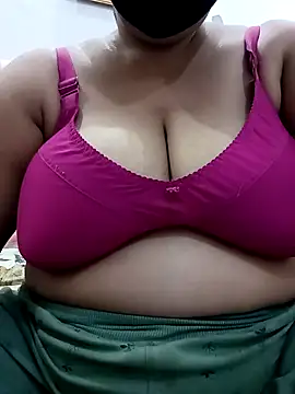 Snapshot of Rakhi_sawant143 chatting on 09-11-25, 12:44 Rakhi sawant143 online show from 09-11-25, 12:44