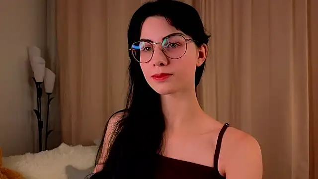 Snapshot of ArlineJanik chatting on 10-15-25, 11:43 ArlineJanik online show from 10-15-25, 11:43