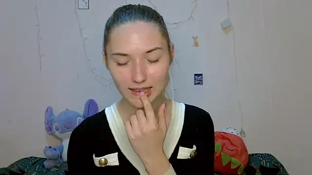  kikiclark   online show from 09-15-25, 08:53