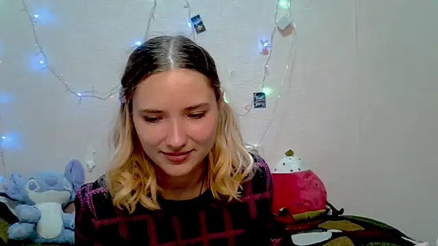  kikiclark   online show from 10-03-25, 08:50