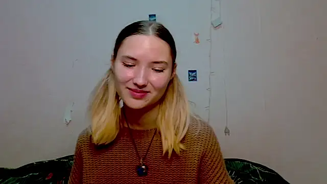  kikiclark   online show from 10-08-25, 08:06