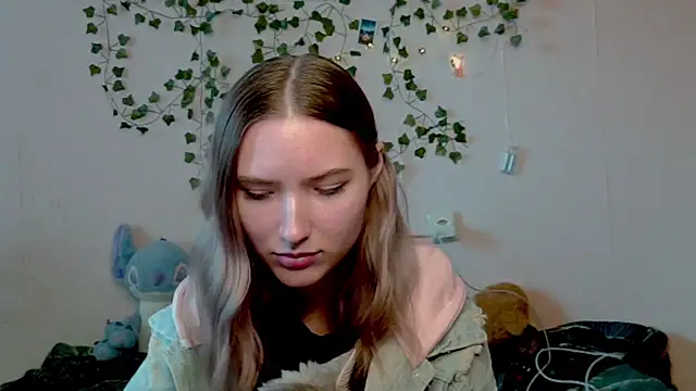  kikiclark   online show from 10-23-25, 01:10